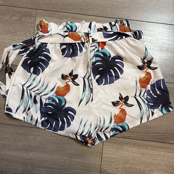 SM134 SHEIN floral belted shorts - Picture 5 of 7